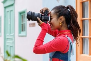 Tamron 35-100mm F28 Kompaktes Porträt-Zoom für Sony und Nikon