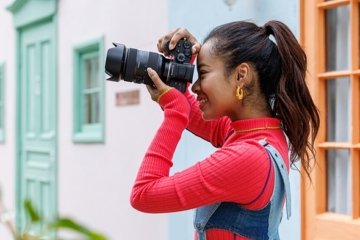 Tamron 35-100mm F28 Kompaktes Porträt-Zoom für Sony und Nikon