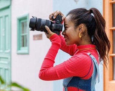 Tamron 35-100mm F28 Kompaktes Porträt-Zoom für Sony und Nikon