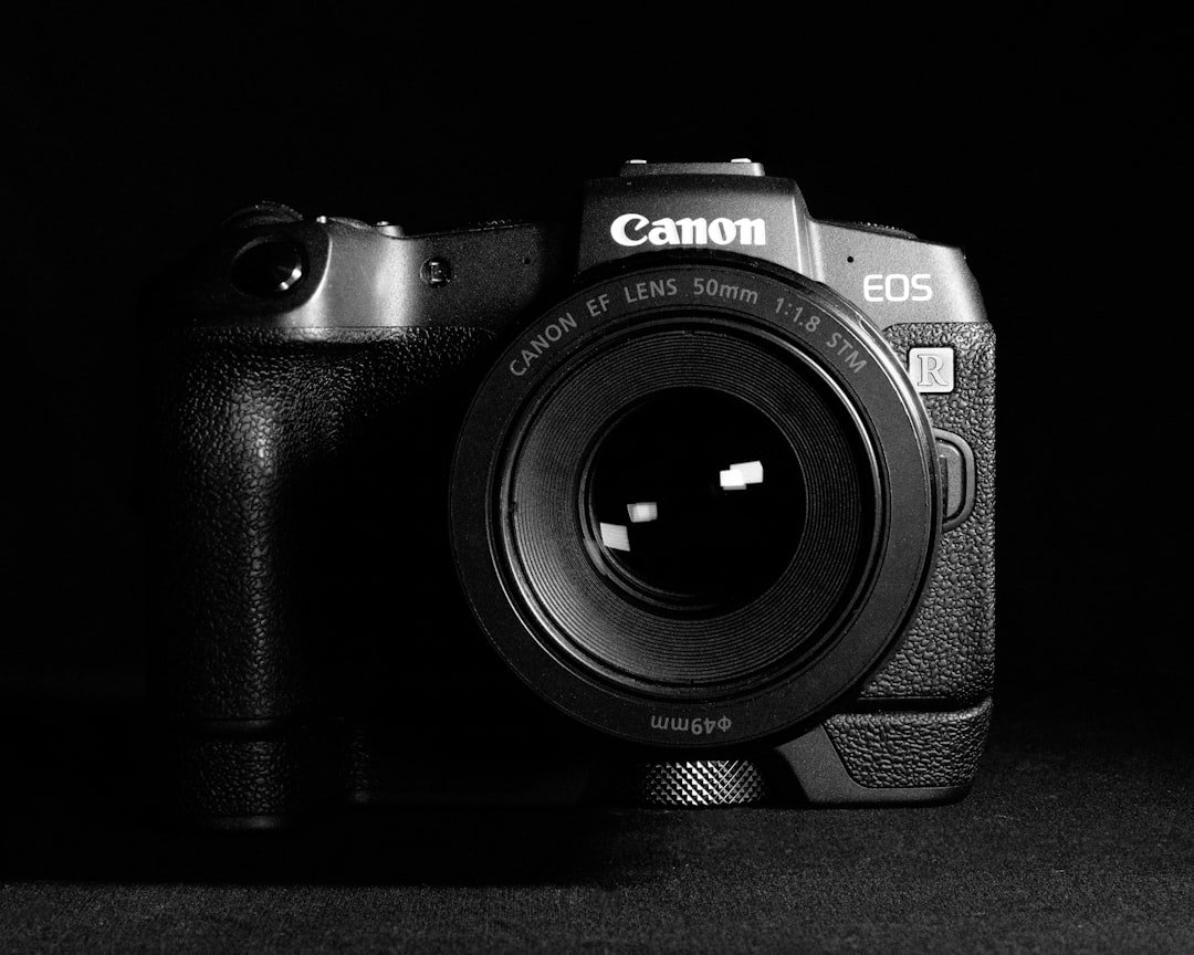 Canon rätselt erneut Analyse des geheimnisvollen Kamera-Teasers